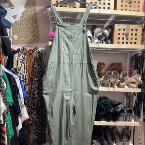 Super cute comfy jumpsuit.
